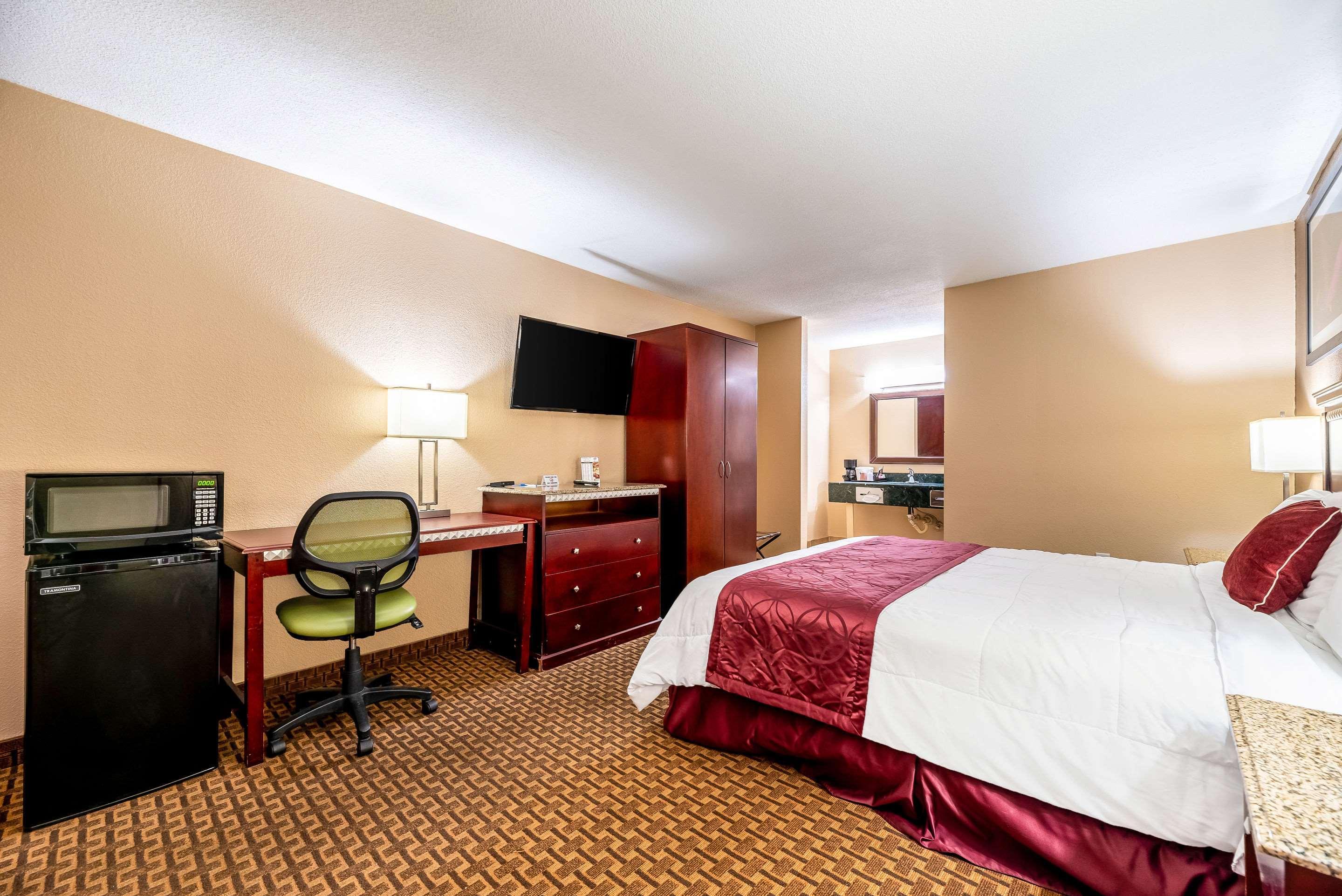 Rodeway Inn Bushnell Екстериор снимка