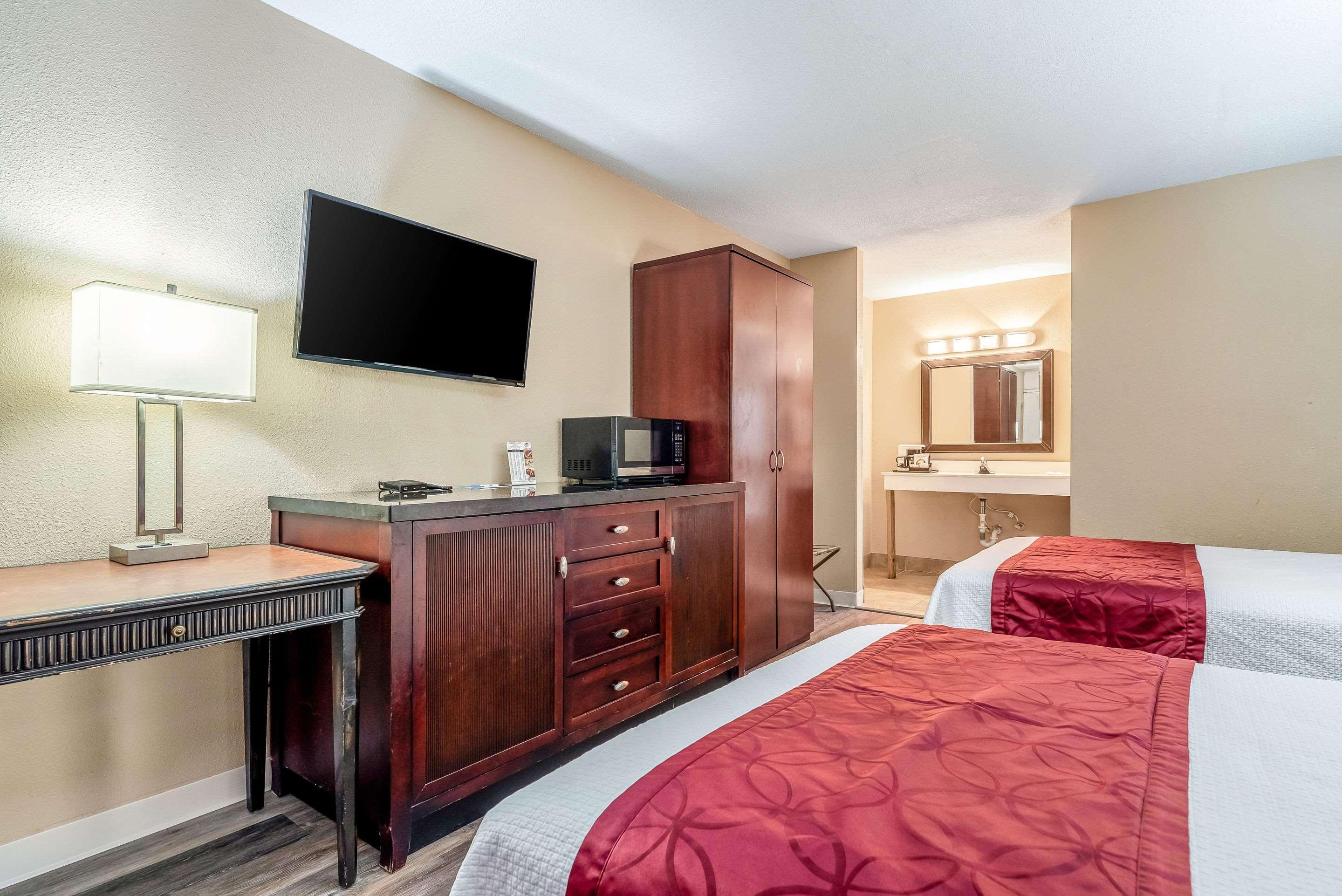 Rodeway Inn Bushnell Екстериор снимка