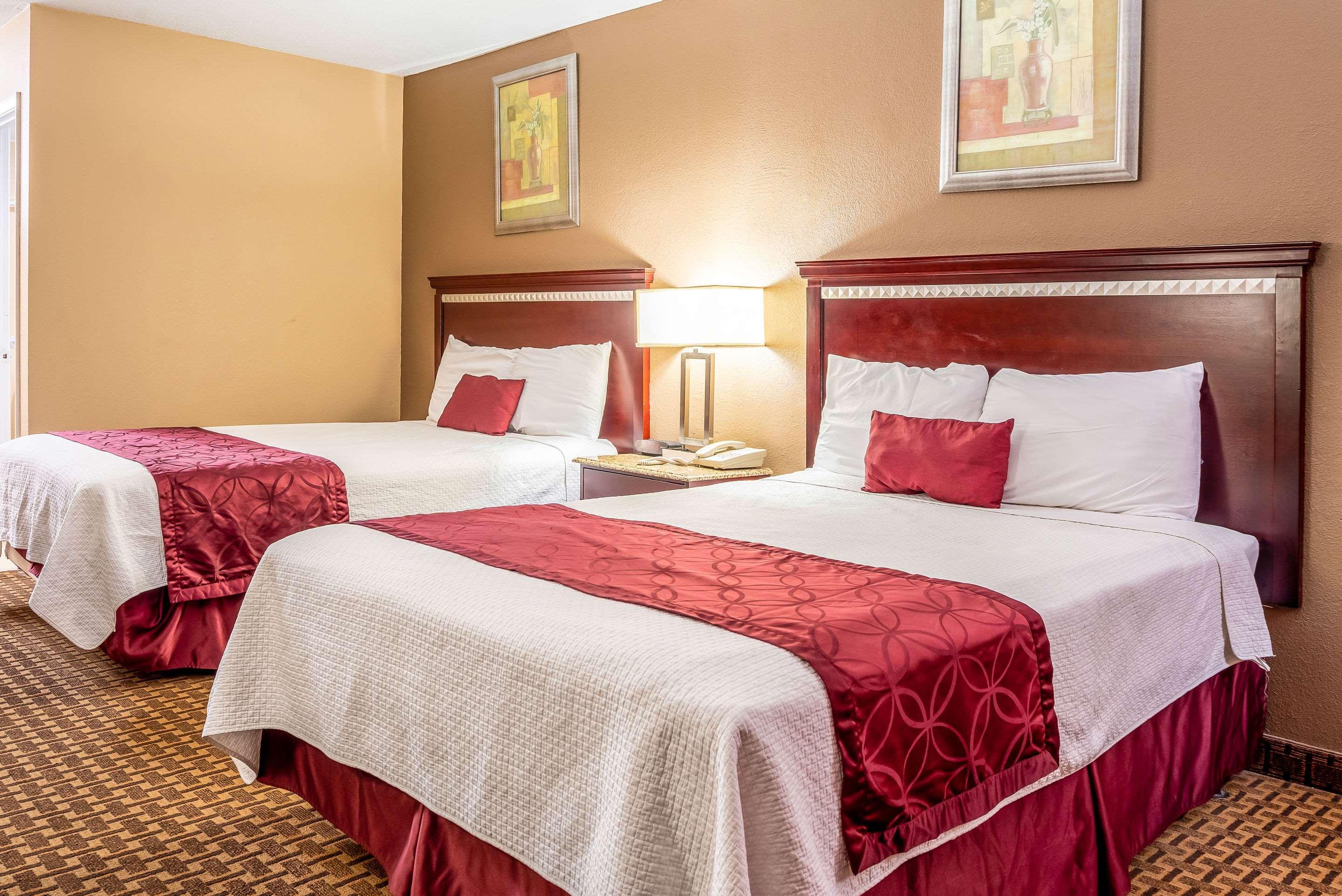 Rodeway Inn Bushnell Екстериор снимка