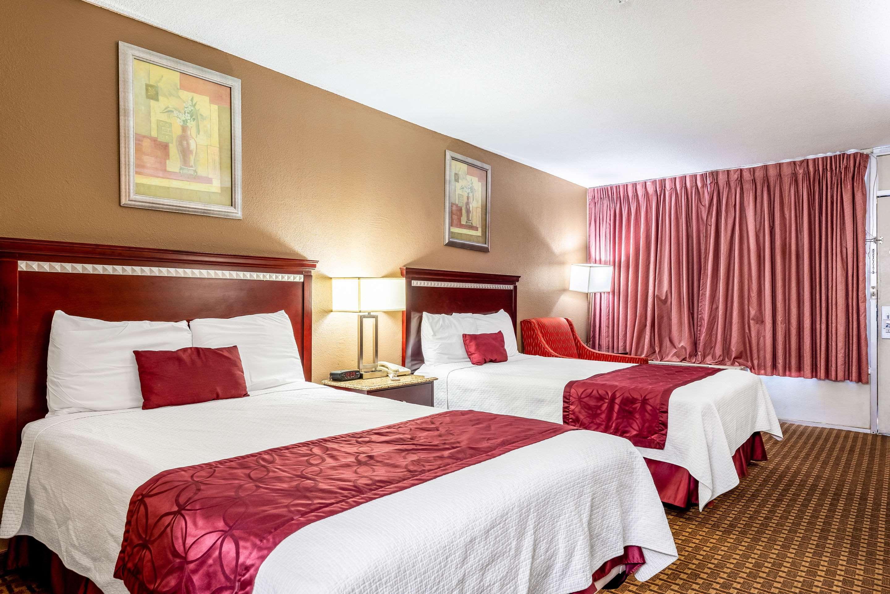 Rodeway Inn Bushnell Екстериор снимка