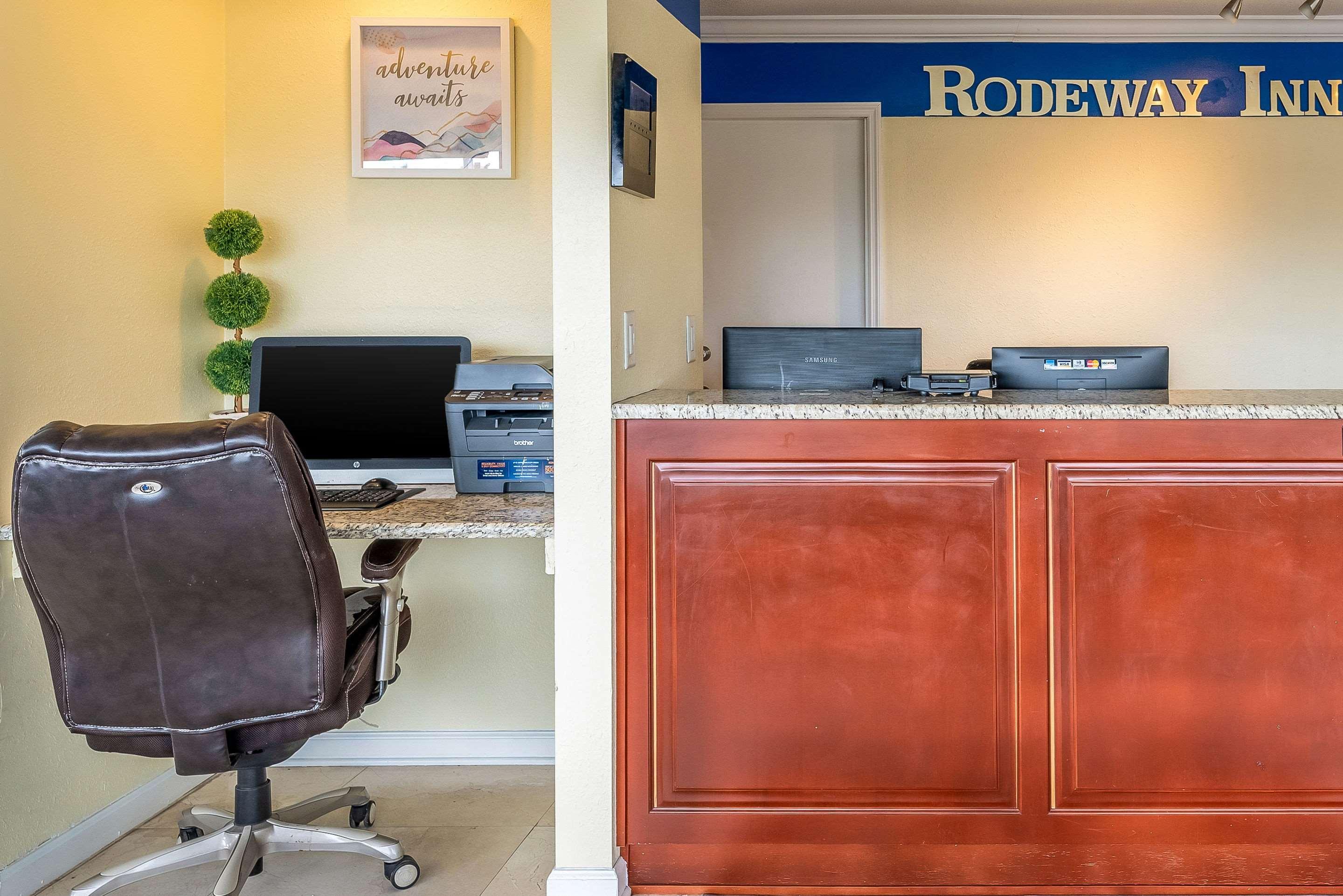 Rodeway Inn Bushnell Екстериор снимка