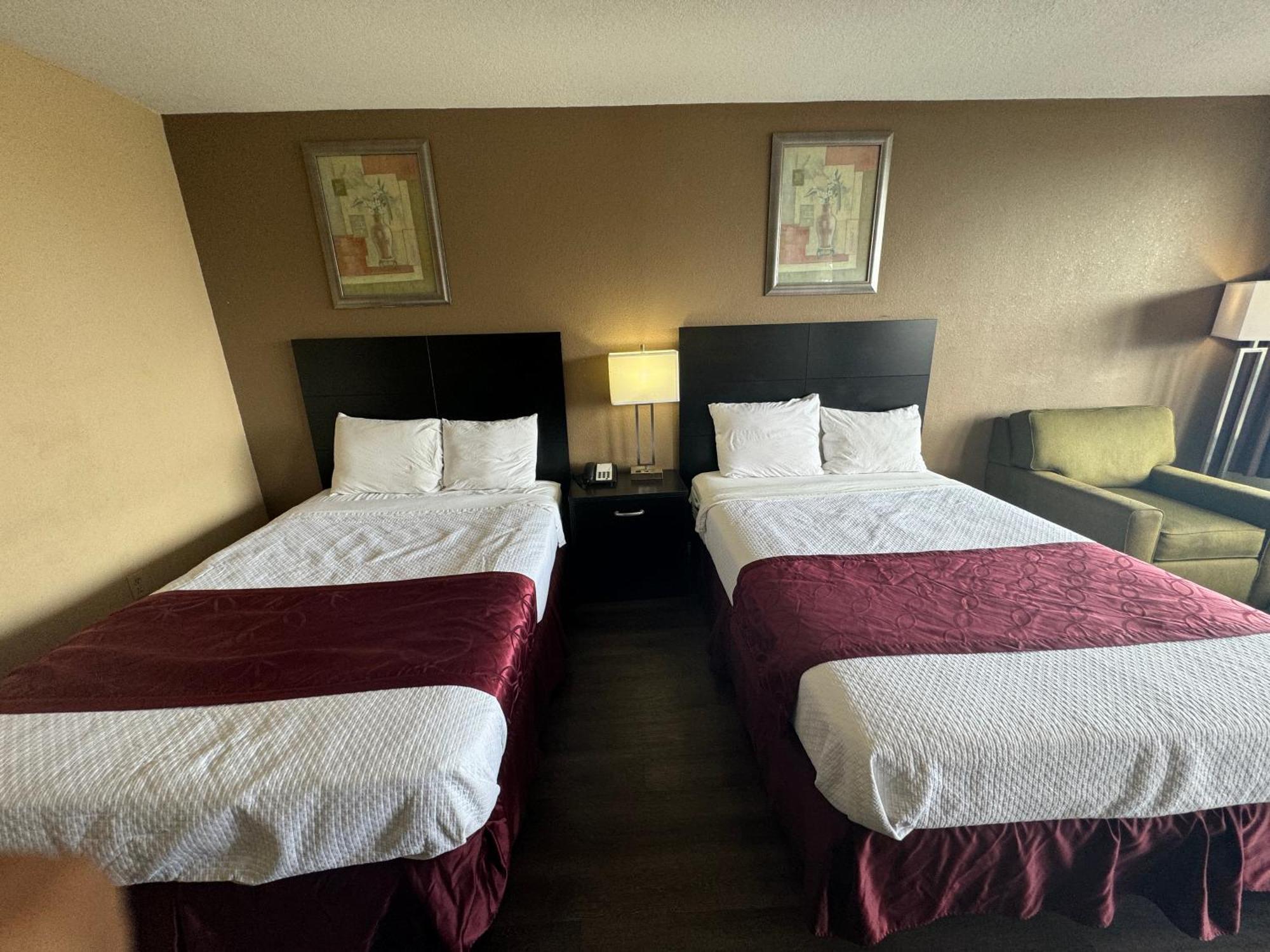 Rodeway Inn Bushnell Екстериор снимка