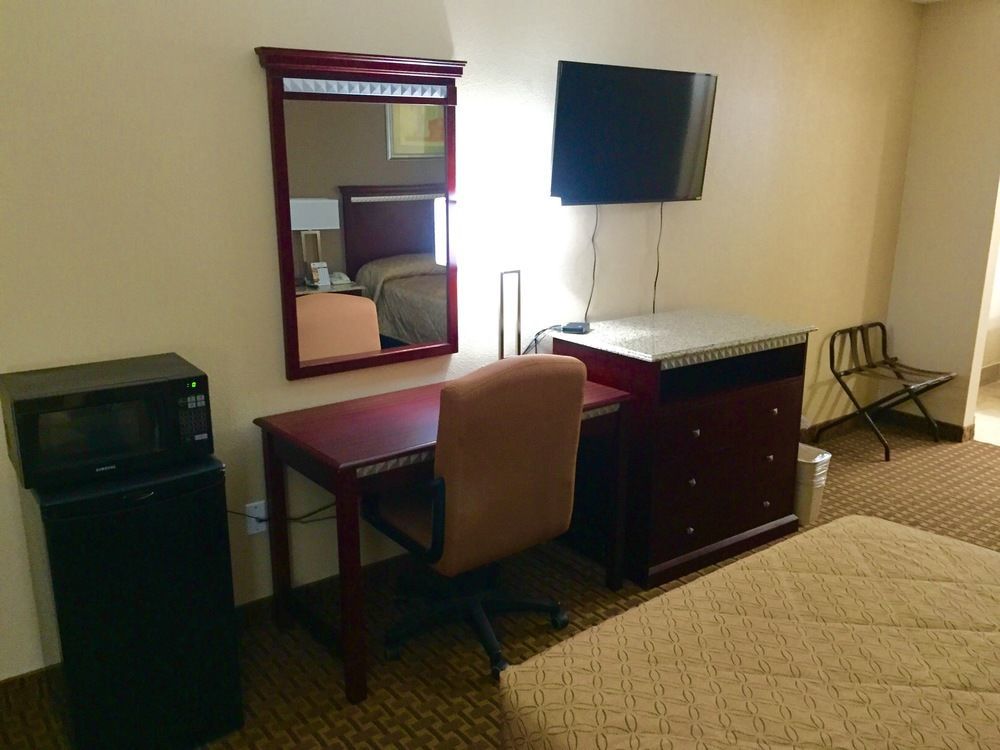 Rodeway Inn Bushnell Екстериор снимка