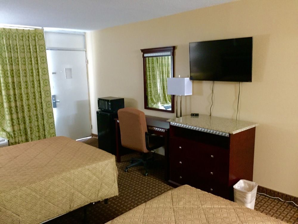Rodeway Inn Bushnell Екстериор снимка