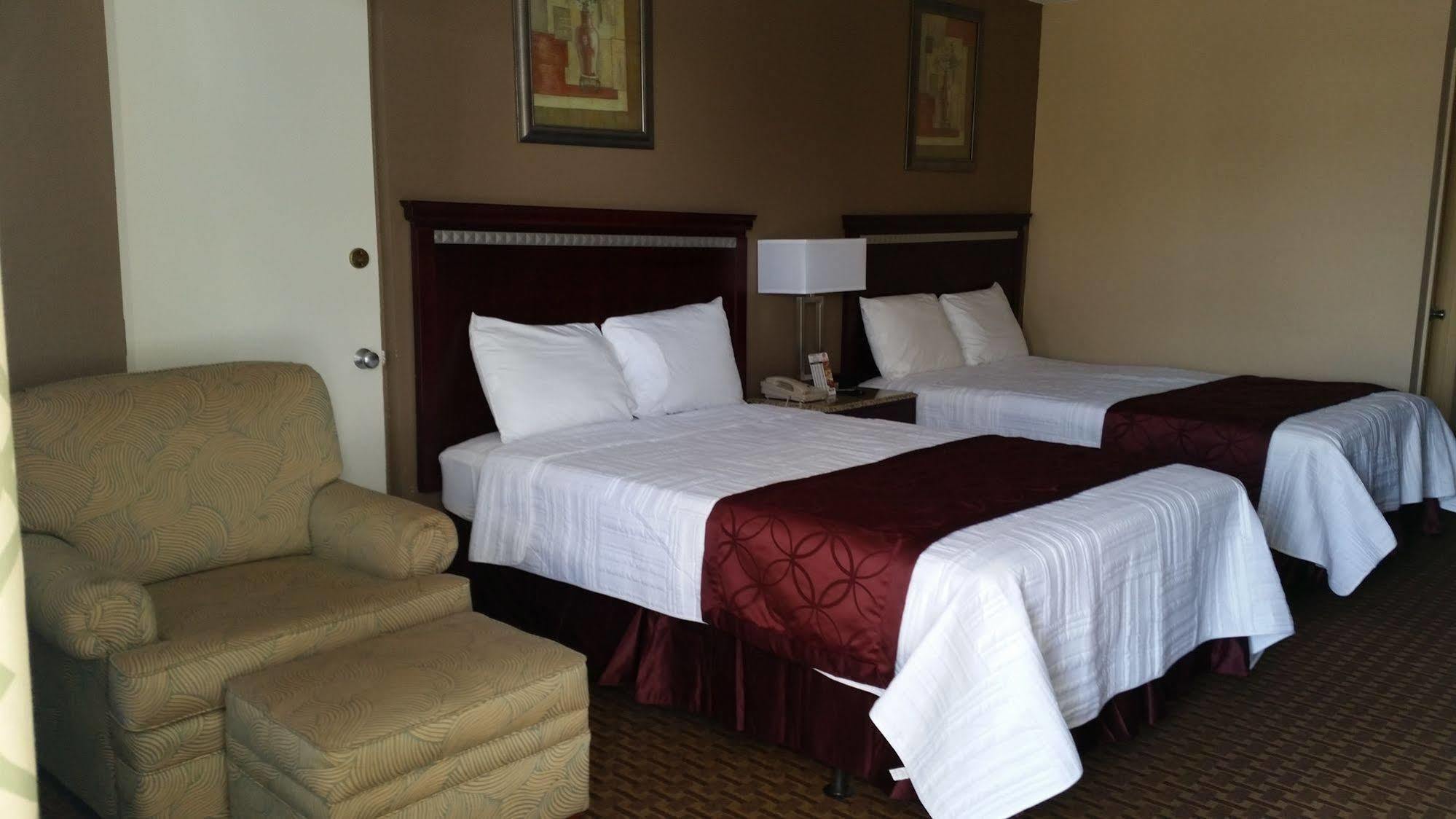 Rodeway Inn Bushnell Екстериор снимка