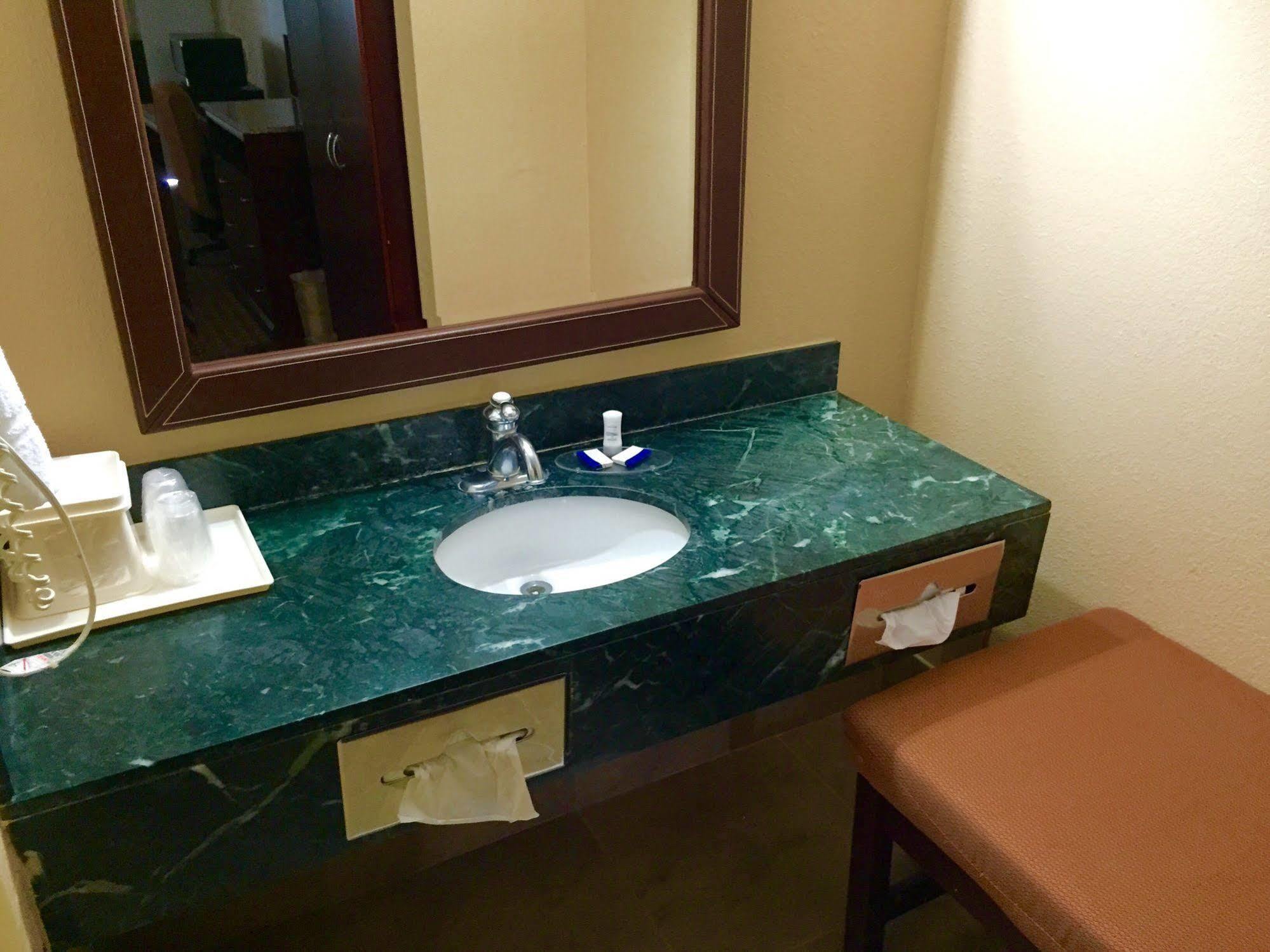 Rodeway Inn Bushnell Екстериор снимка