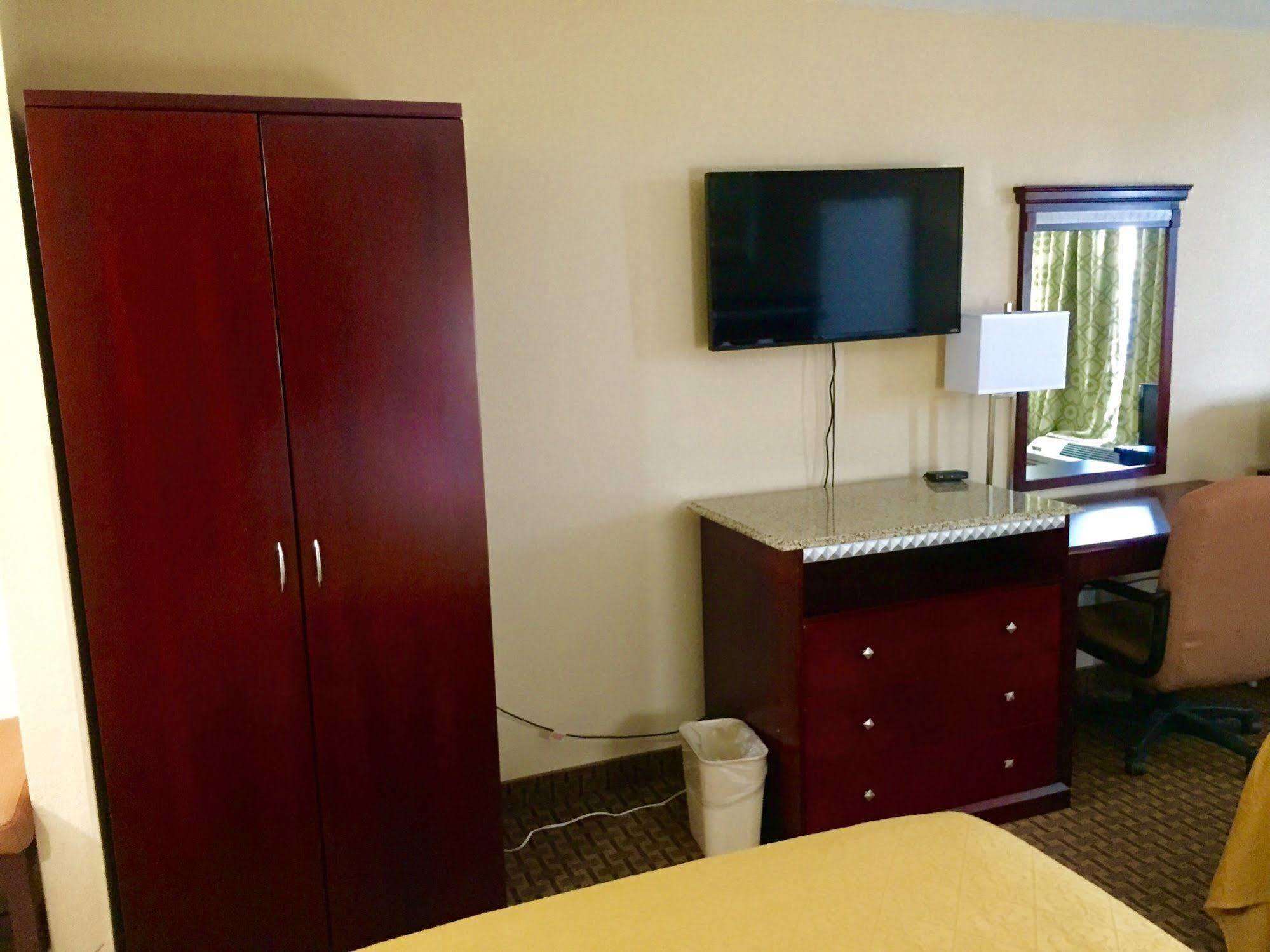 Rodeway Inn Bushnell Екстериор снимка