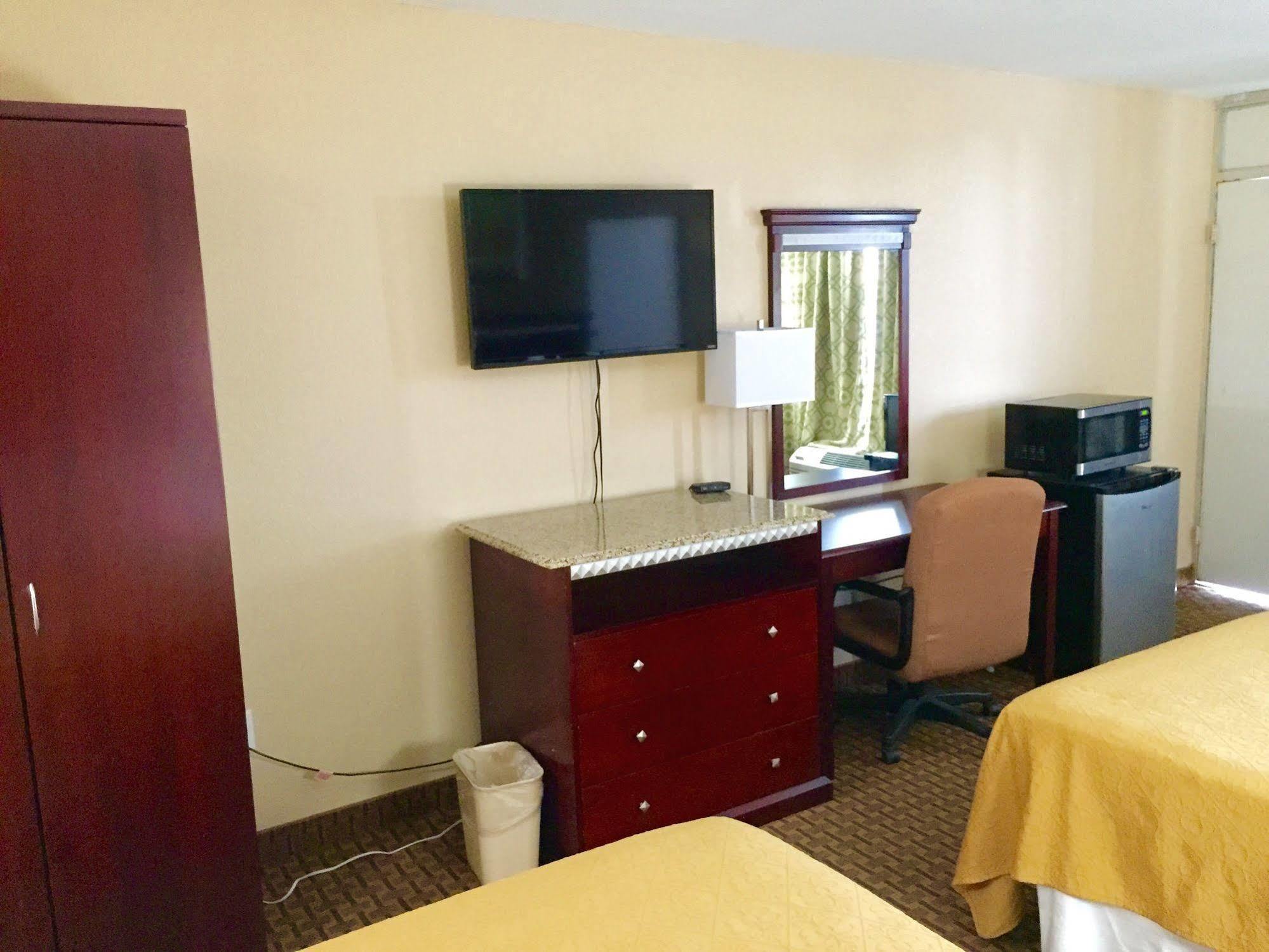 Rodeway Inn Bushnell Екстериор снимка