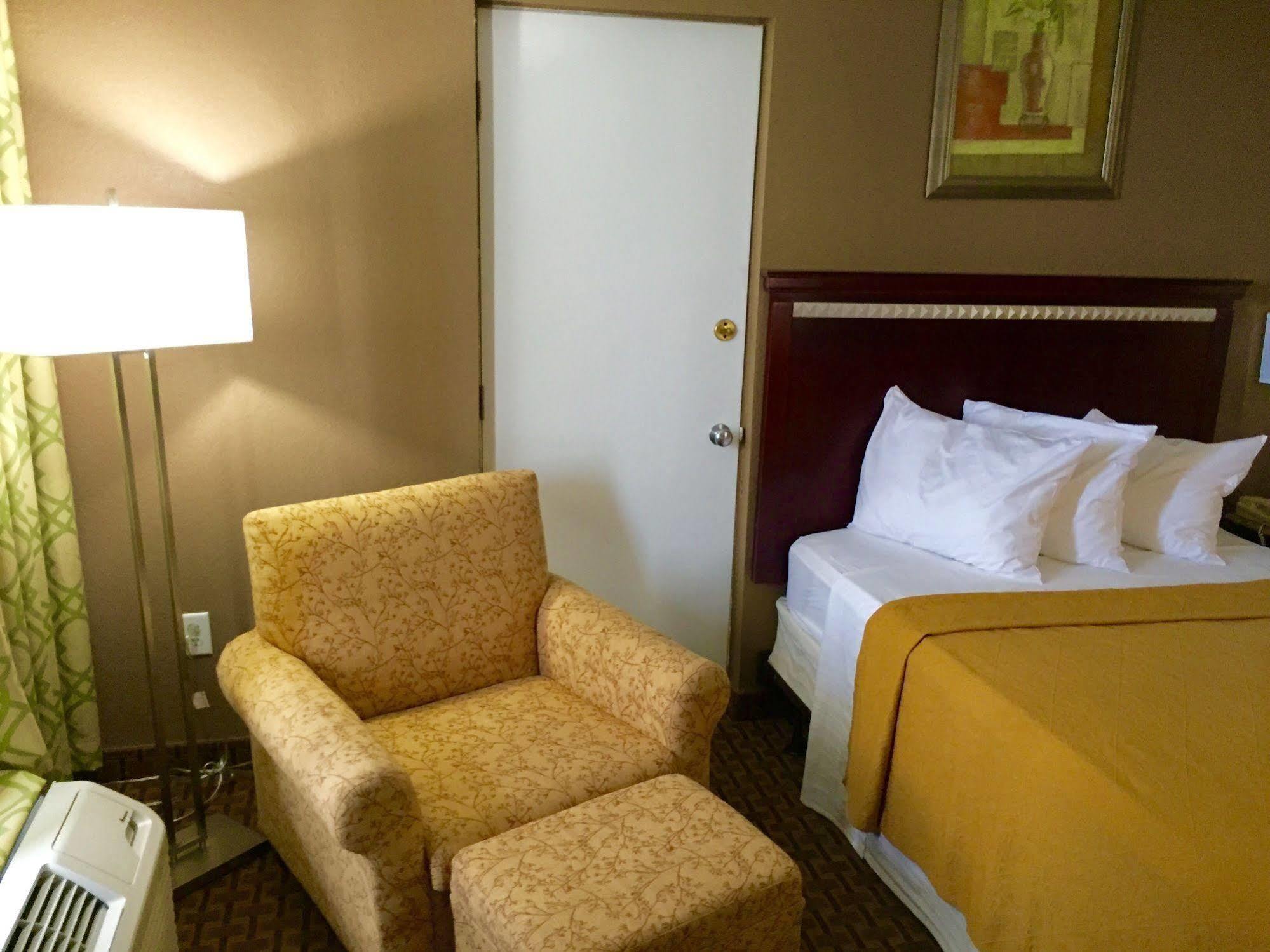 Rodeway Inn Bushnell Екстериор снимка