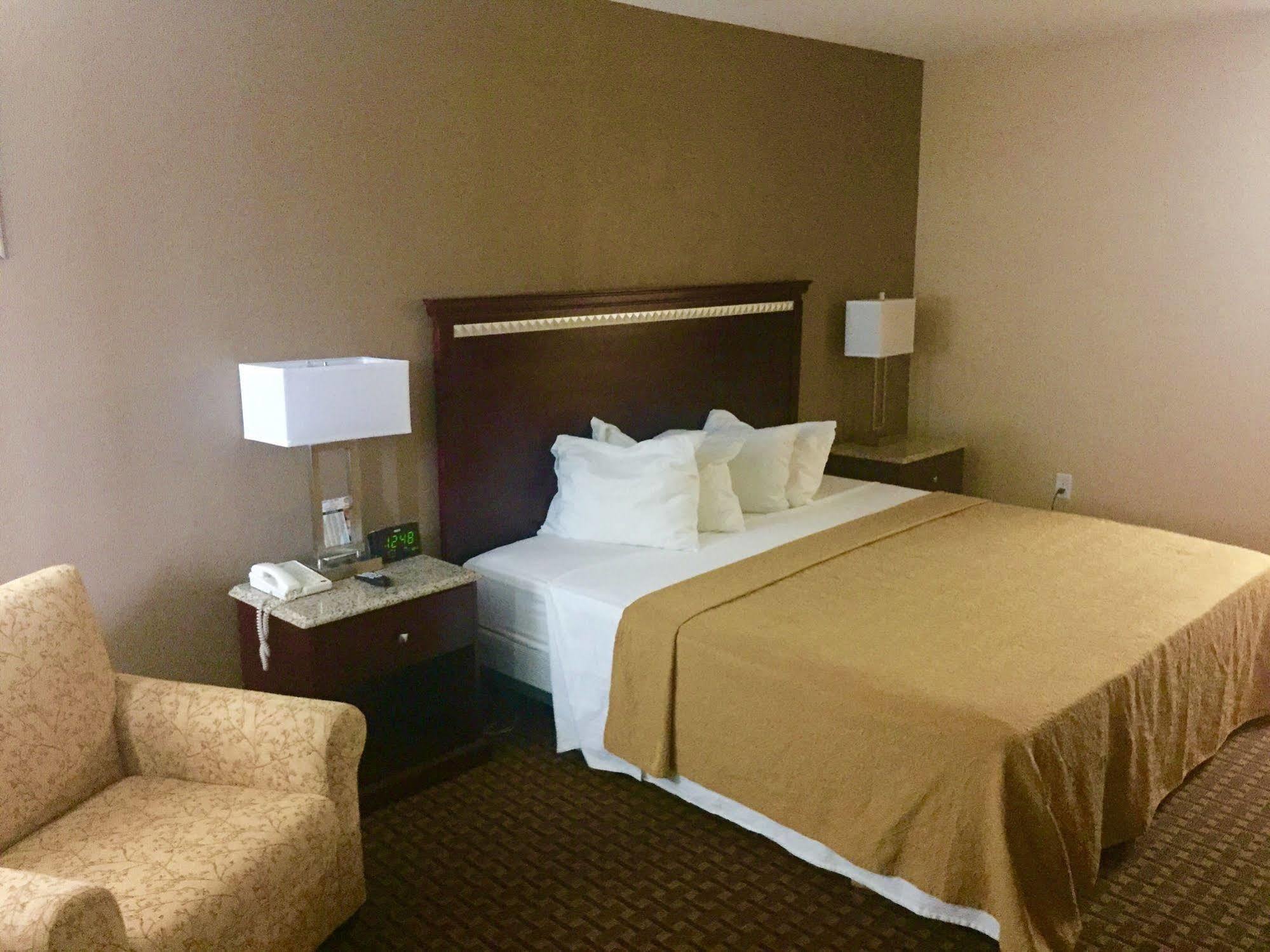 Rodeway Inn Bushnell Екстериор снимка