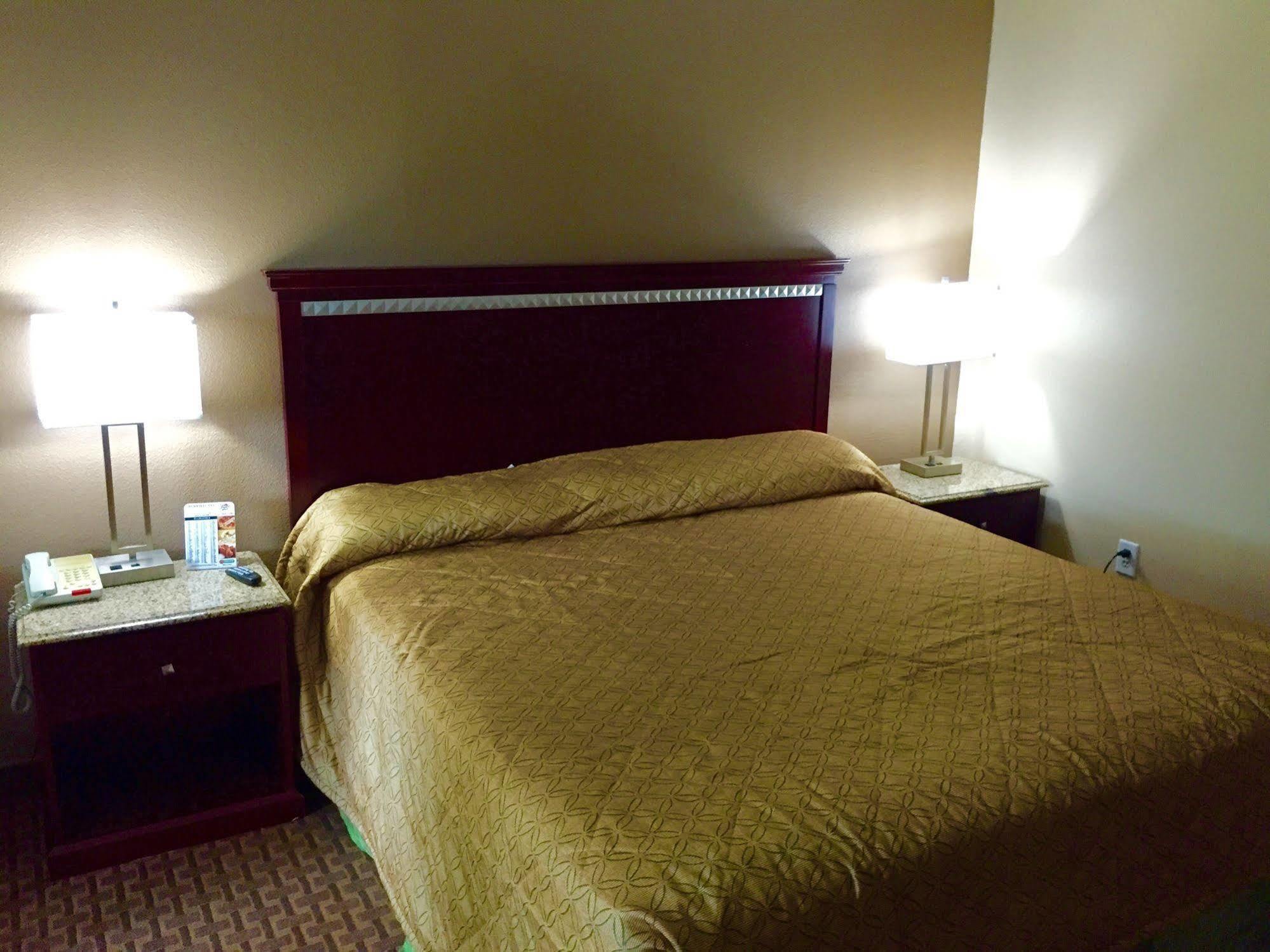 Rodeway Inn Bushnell Екстериор снимка