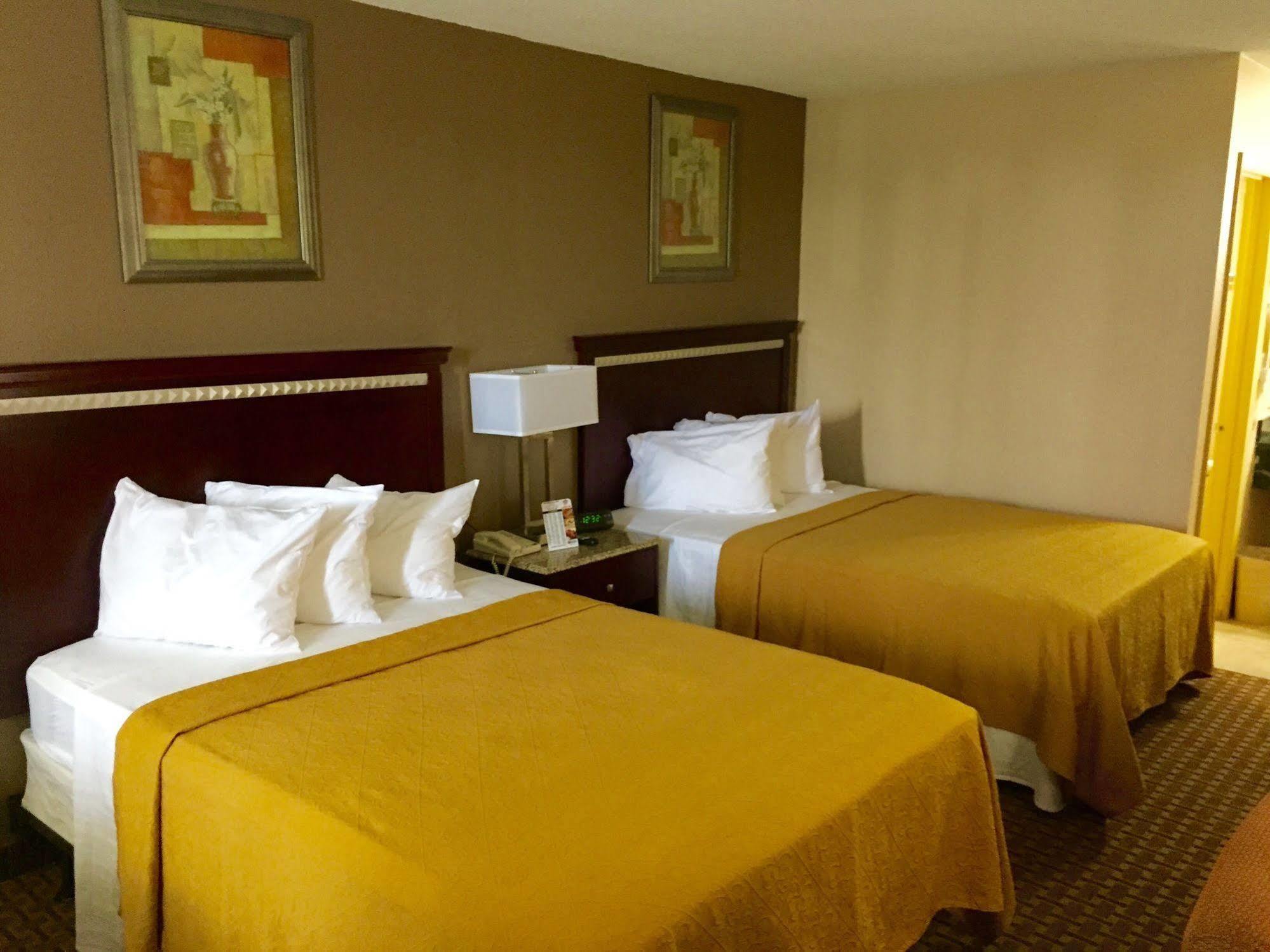 Rodeway Inn Bushnell Екстериор снимка