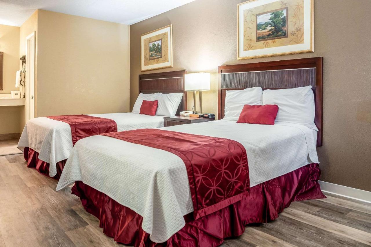 Rodeway Inn Bushnell Екстериор снимка